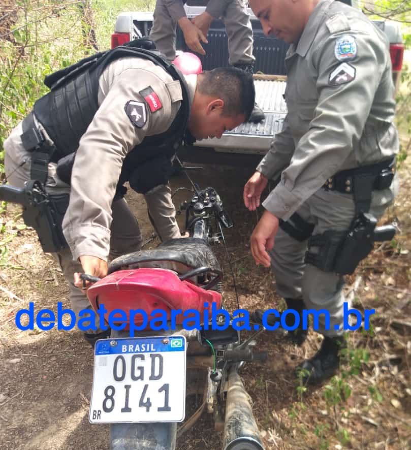 Após serem realizados os procedimentos necessários a moto foi devolvida ao verdadeiro proprietário (Foto: Reprodução)