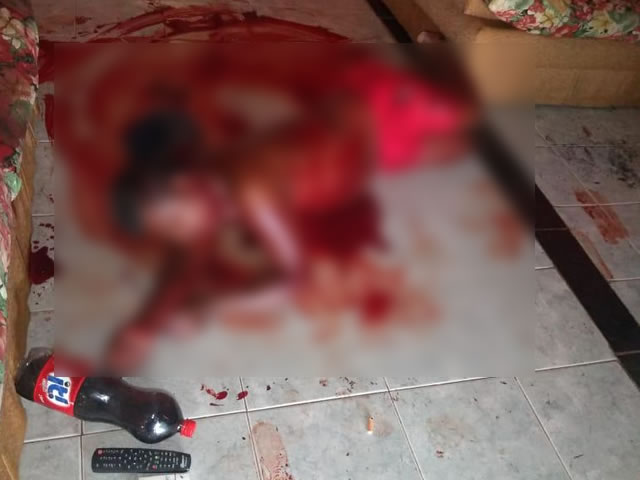 O local do crime foi isolado pela Polícia Militar até a chegada dos peritos da Polícia Civil (Foto: Reprodução Redes Sociais)