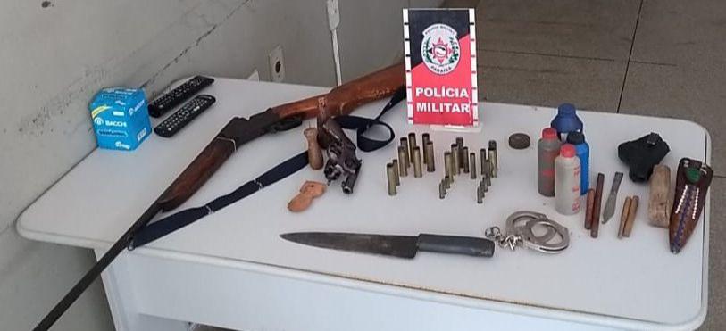 Diante do fato, os acusados e as armas de fogo foram encaminhados à Delegacia de Polícia Civil de Teixeira, para as medidas cabíveis (Foto: Divulgação PMPB)