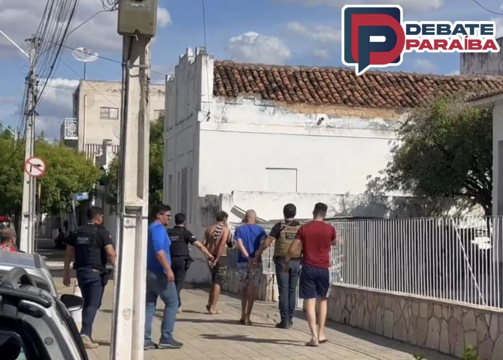 Após serem capturados, os indivíduos foram conduzidos à delegacia de Polícia Civil (Foto: Reprodução)