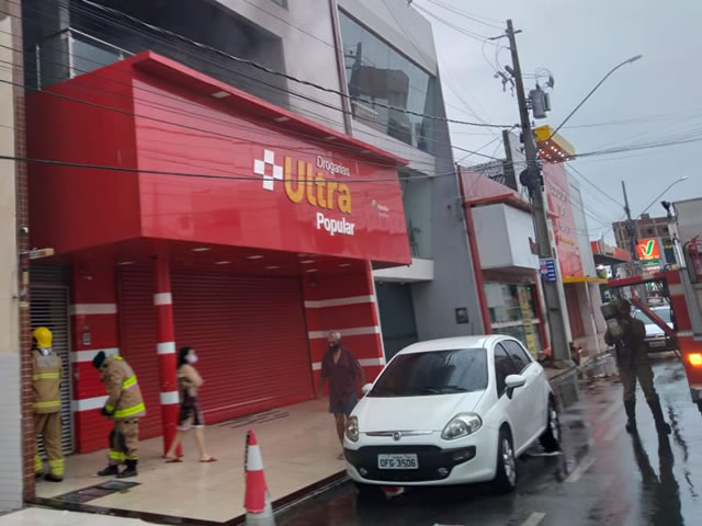 Felizmente não houve vítimas no local, registrando apenas danos materiais (Foto: Reprodução)