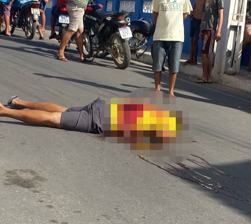 Vídeo: Popular é assassinado com disparos de arma de fogo e facadas em via pública no município de Nazarezinho 