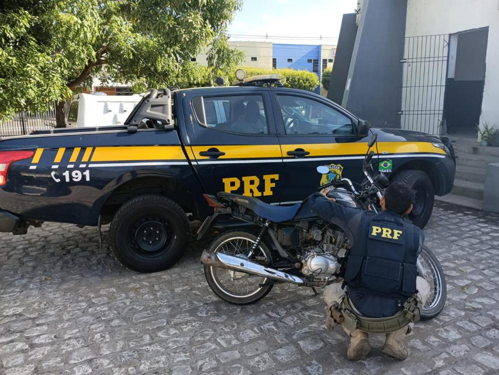 Diante da constatação, foi realizada a condução e apresentação da ocorrência na delegacia da Polícia Civil de Cajazeiras. (Foto: Reprodução).