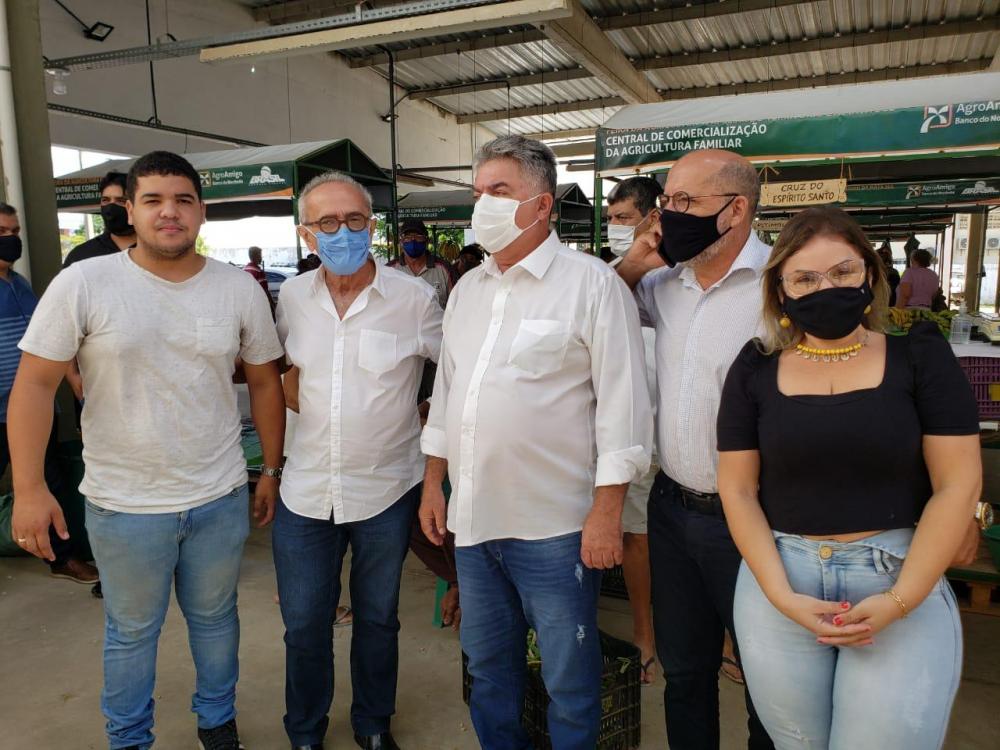 Prefeito Cícero Lucena visita à Feira da Agricultura Familiar- CECAF. (Foto: Reprodução).