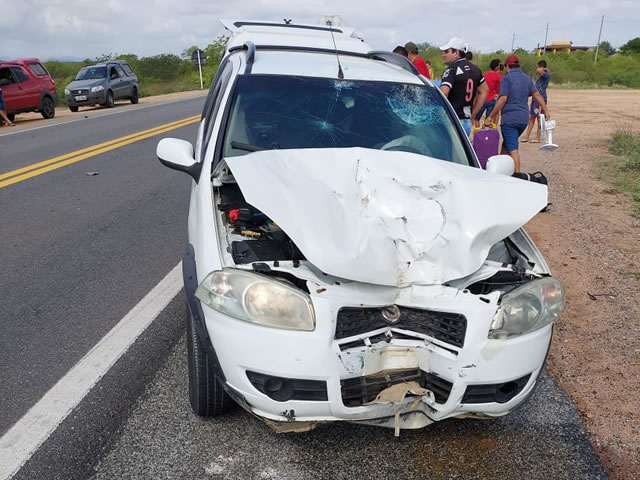 O condutor do carro que não teve o seu nome revelado não teve ferimentos com o sinistro de trânsito (Foto: Reprodução Redes Sociais)