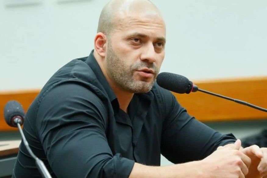 Ao ser preso, Silveira voltou às redes sociais: 