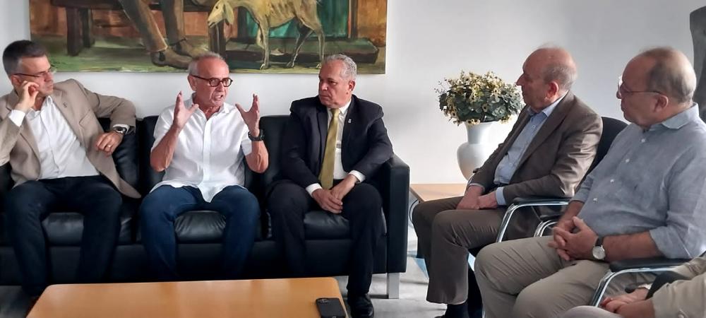 Na Pauta do encontro, foi apresentado pelo presidente da FIEPB, um projeto de construção de uma Escola SESI, no prédio onde funcionou a Academia de Comércio, na Rua das Trincheiras que a cerca de dois anos está desativado. (Foto: Reprodução).