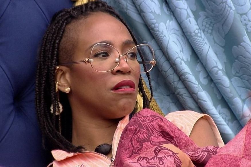 A indicação da rapper Karol Conká para o paredão desta semana no BBB21, ao lado de Arthur e Gil, provoca comentários de famosos nas redes sociais (Foto: Reprodução).