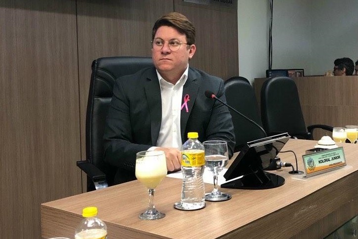 Vereador Koloral Júnior detona Lindolfo Pires nas redes sociais. (Foto: Reprodução).