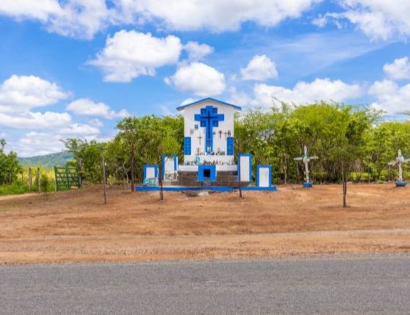 No local, foram realizados os serviços de retiradas de entulhos, capinagem e pintura, proporcionando nova visualidade do campo santo. (Foto: Reprodução).
