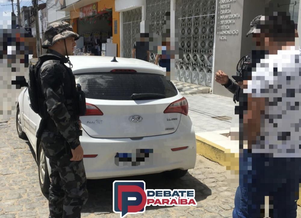 Diante das irregularidades constatadas, o suspeito foi detido e conduzido à delegacia de Polícia Civil juntamente com o carro apreendido (Foto: Reprodução)