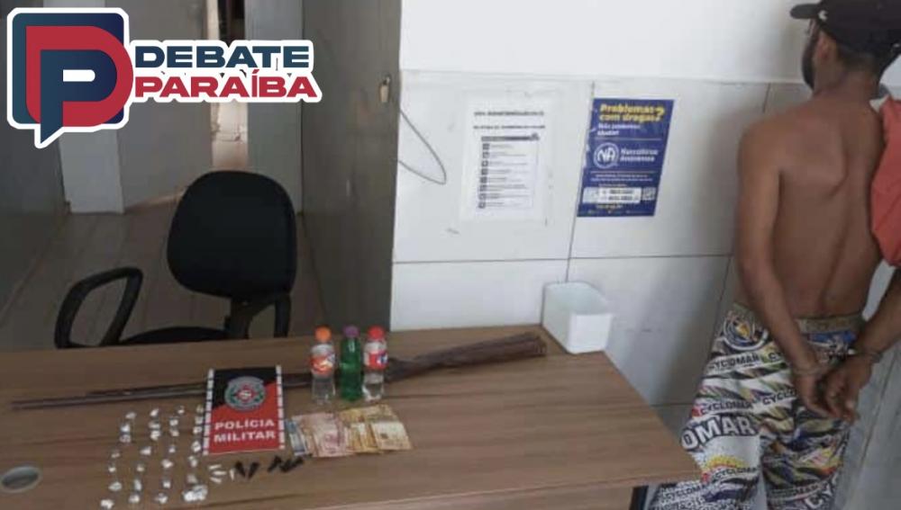 Diante dos fatos, o acusado recebeu voz de prisão e foi conduzido à delegacia de Polícia Civil com todo o material apreendido (Foto: Reprodução Debate Paraíba)