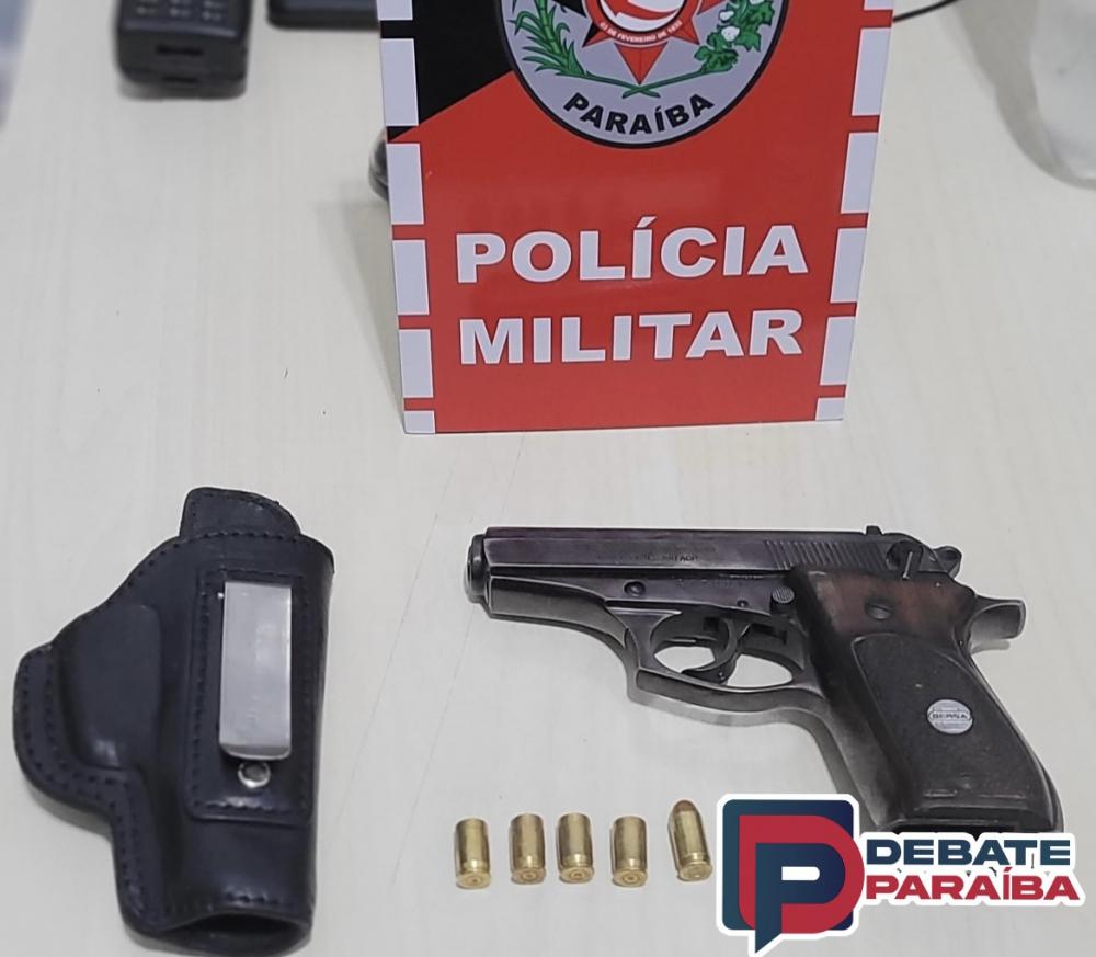 Os militares ao realizarem uma minuciosa busca, encontraram uma pistola calibre .380 com cinco munições e um carregador (Foto: Reprodução)