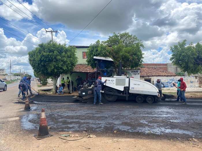 A pavimentação da Alça Oeste, com um projeto completo de 8,1 km, é uma obra abrangente que interliga a Rodovia Perimetral à BR-230, conectando diversos bairros. (Foto: Reprodução).