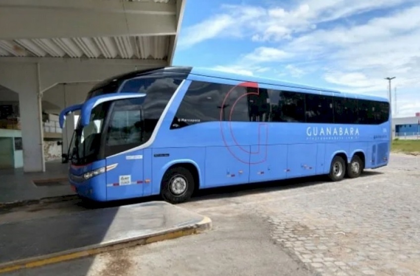 Durante a viagem, o ônibus se envolveu em um acidente onde morreram seus dois filhos, ficando a autora em estado grave. (Foto: Reprodução).