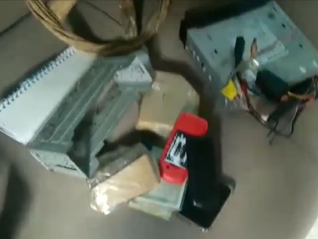 O suspeito estava escondido em uma casa no bairro da Liberdade, em Campina Grande (Foto: Reprodução)