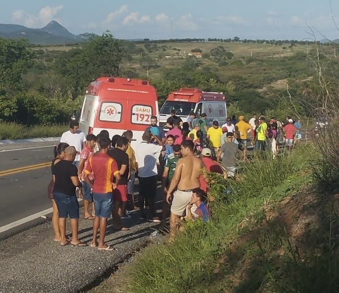 Duas pessoas morrem e mulher fica ferida após grave acidente entre carro e moto na BR-230 entre as cidades de Aparecida e Pombal