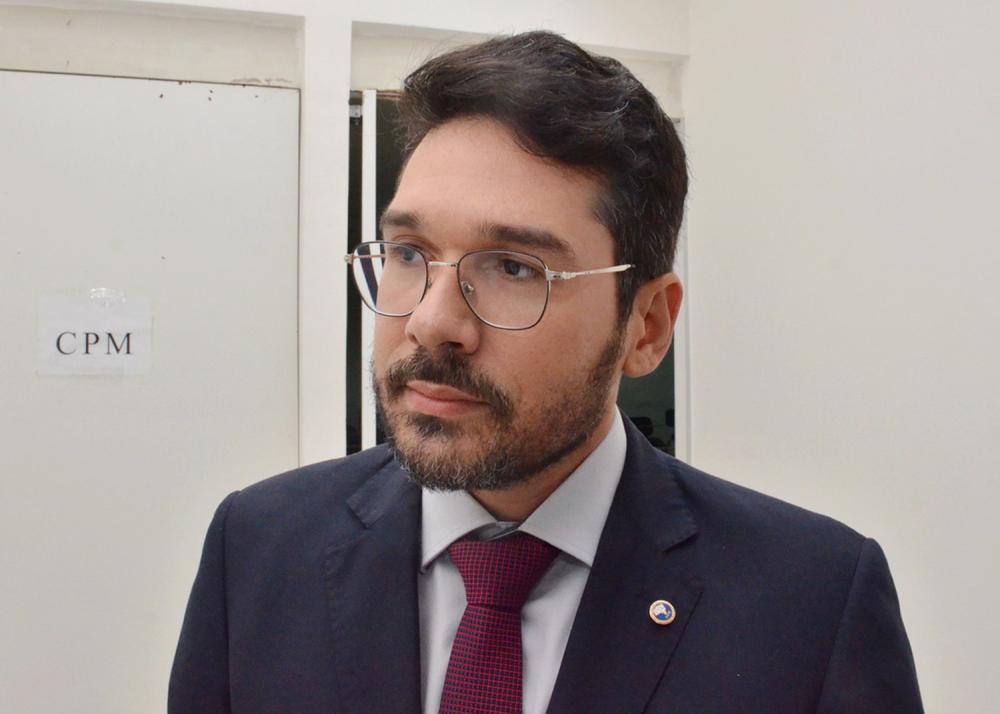 Juiz simplifica decisão judicial para compreensão pública e determina que prefeitura de Sousa dê posse à candidato aprovado em concurso público
