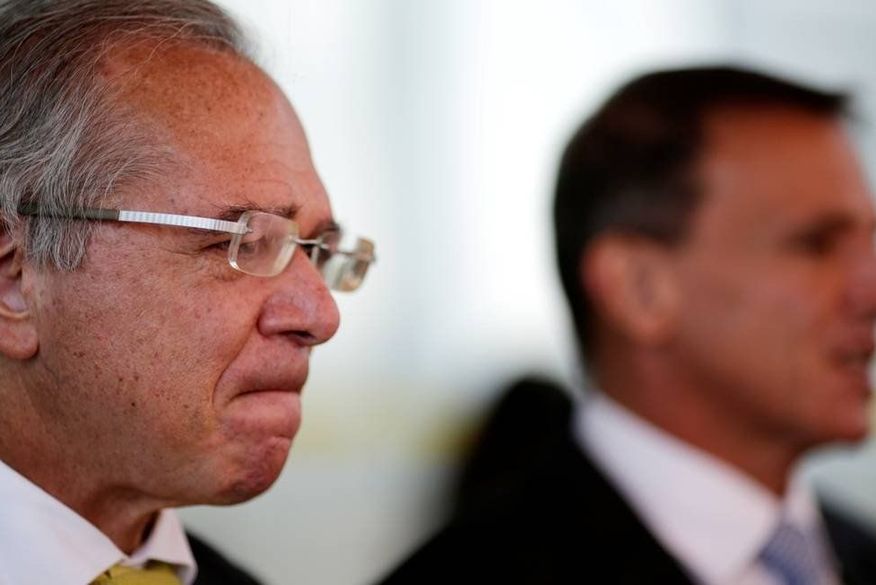 O ministro da Economia, Paulo Guedes e o senador Márcio Bittar (MDB-AC), relator da proposta. (Foto: Reprodução).