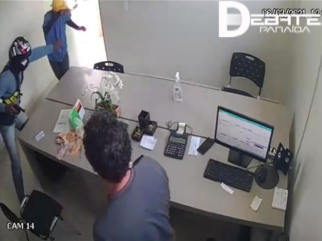 Câmeras de segurança registraram toda a ação delituosa e foi possível identificar um dos autores do crime (Foto: Reprodução)