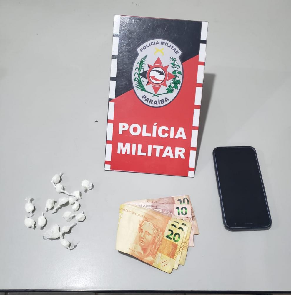 O suspeito foi preso e levado à delegacia da Polícia Civil em Catolé do Rocha para serem tomadas as medidas cabíveis (Foto: Divulgação PMPB)