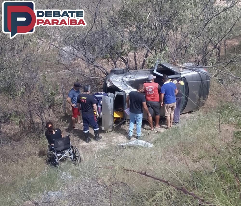 Equipes de resgate do SAMU e Corpo de Bombeiros foram acionadas para prestarem socorro as vítimas (Foto: Reprodução)