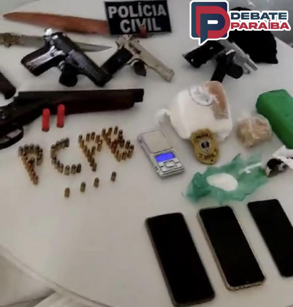 Todo o material apreendido e o acusado foram encaminhados à delegacia de Polícia Civil (Foto: Reprodução Debate Paraíba)