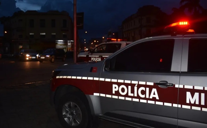 Os militares orientaram às vítimas a compareceram à delegacia de Polícia Civil, para formalizarem um Boletim de Ocorrência, para que as investigações do caso sejam realizadas (Foto: Reprodução)
