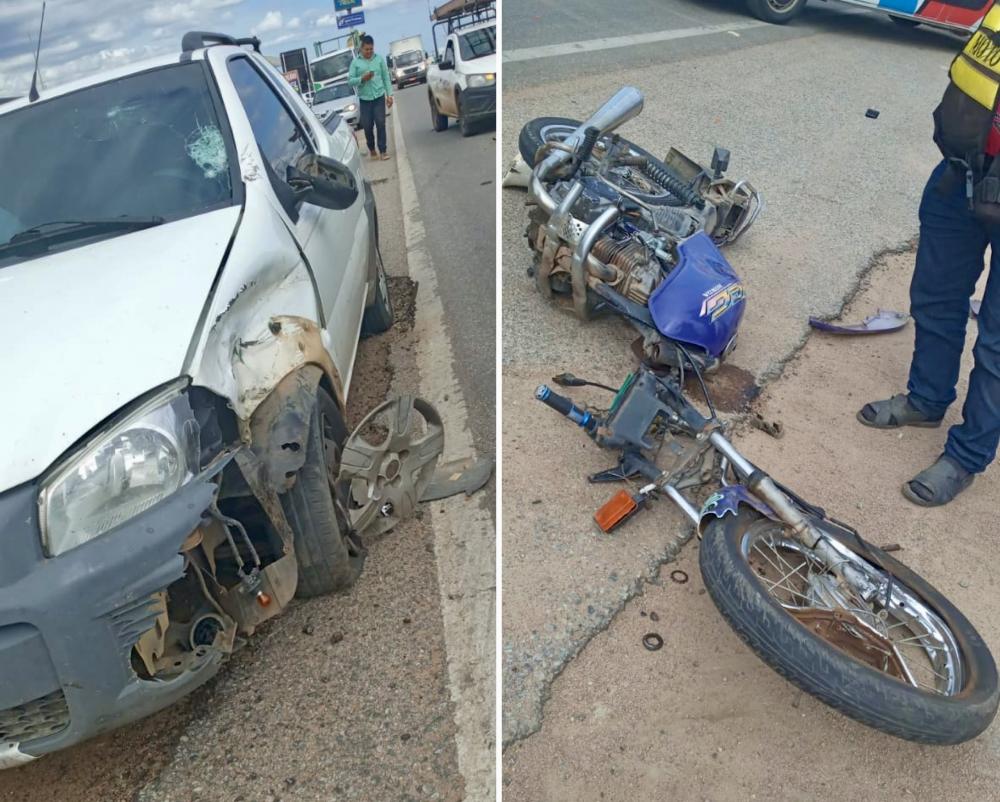 Após a colisão, a motocicleta ficou praticamente destruída e o veículo danificado no para-choque e na lateral (Foto: Reprodução)