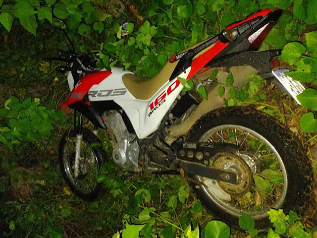 Posteriormente o dono da motoneta compareceu à delegacia de Polícia Civil para informar que o seu veículo havia sido encontrado e retirar a queixa de furto (Foto: Reprodução)