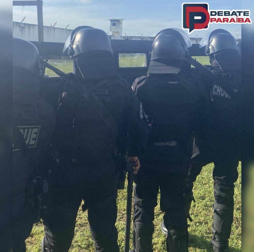 Todo o material apreendido foi apresentado à direção da unidade prisional (Foto: Reprodução)