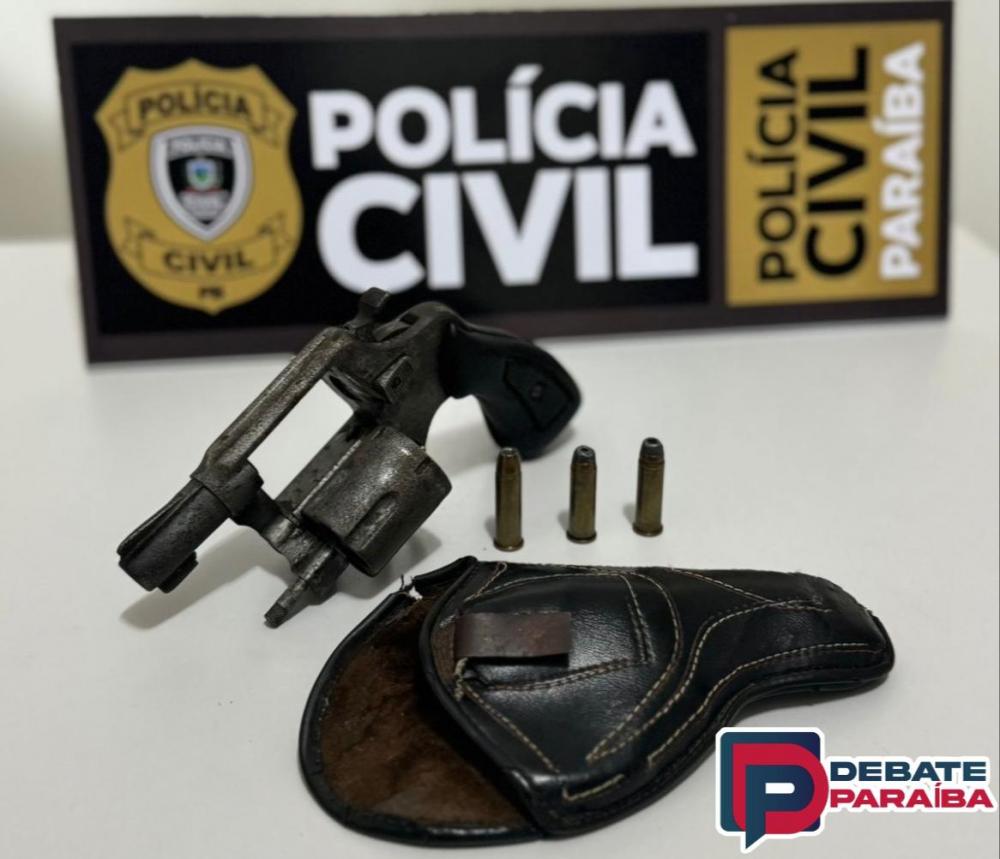 A arma apreendida foi apresentada na delegacia de Polícia Civil para serem realizados os procedimentos necessários, já o suspeito conseguiu foragir da ação policial (Foto: Reprodução)