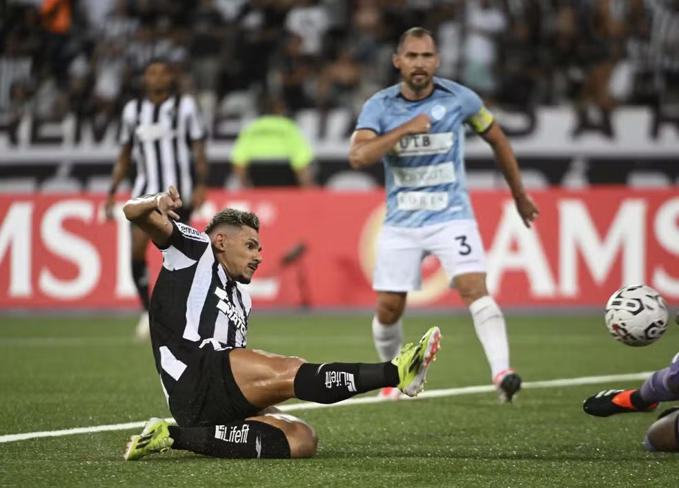 Atacante paraibano Tiquinho marcou um gol e contribuiu com duas assistências na vitória por 6 a 0 do Botafogo sobre o Aurora (Foto: Reprodução)