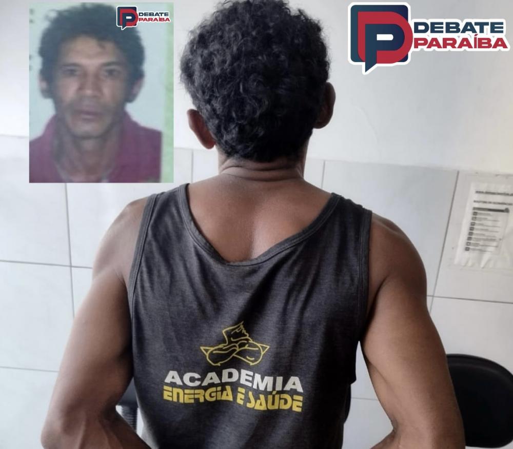 O acusado recebeu voz de prisão e foi encaminhado à delegacia de Polícia Civil com as armas apreendidas (Foto: Reprodução)