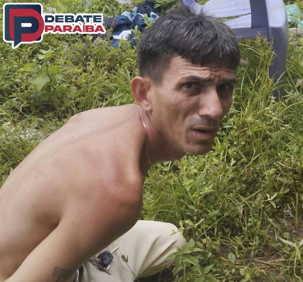 O acusado e o material apreendido foram levados à delegacia de Polícia Civil (Foto: Reprodução)