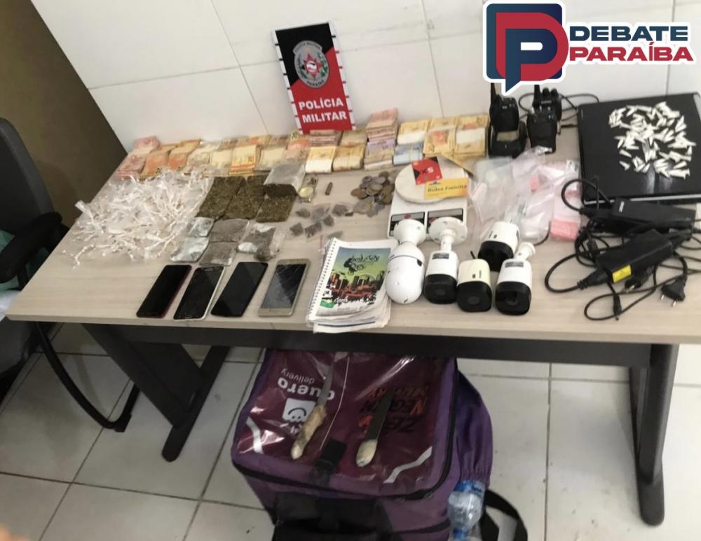 Os menores infratores e todo o material apreendido foram apresentados na Central de Polícia Civil (Foto: Reprodução)