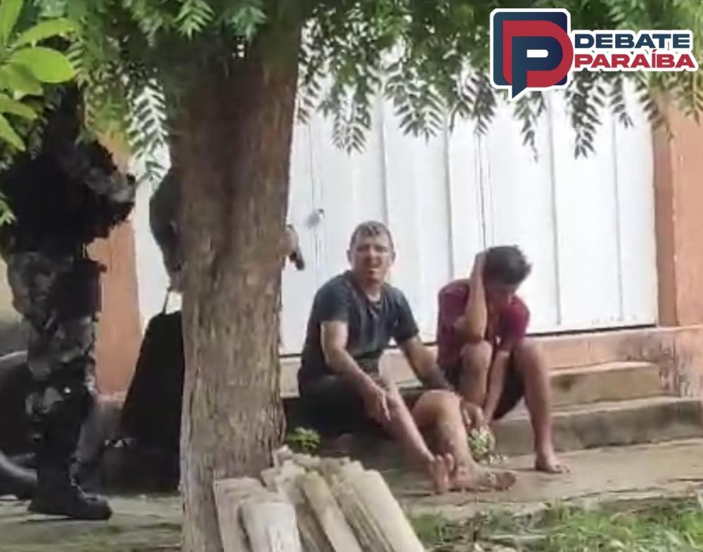Ao término da operação, os assaltantes foram conduzidos à delegacia de Polícia Civil com todo o material apreendido (Foto: Reprodução)