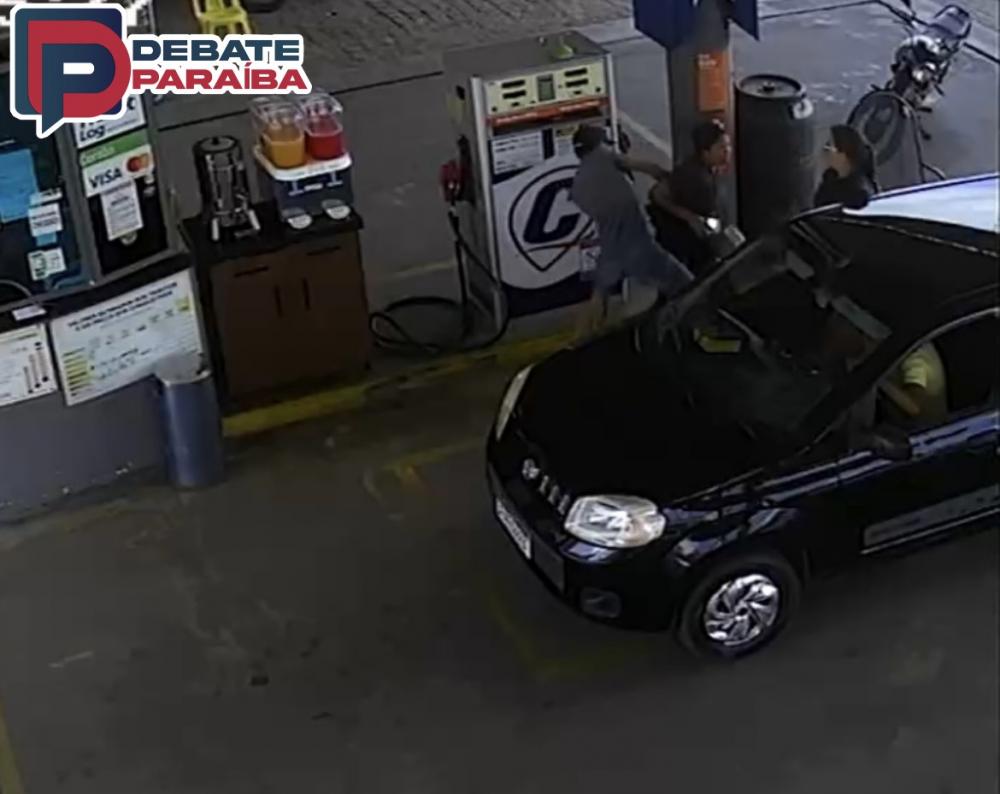 Após praticar o delito, o assaltante foragiu tomando destino ignorado pelas ruas da cidade (Foto: Reprodução)