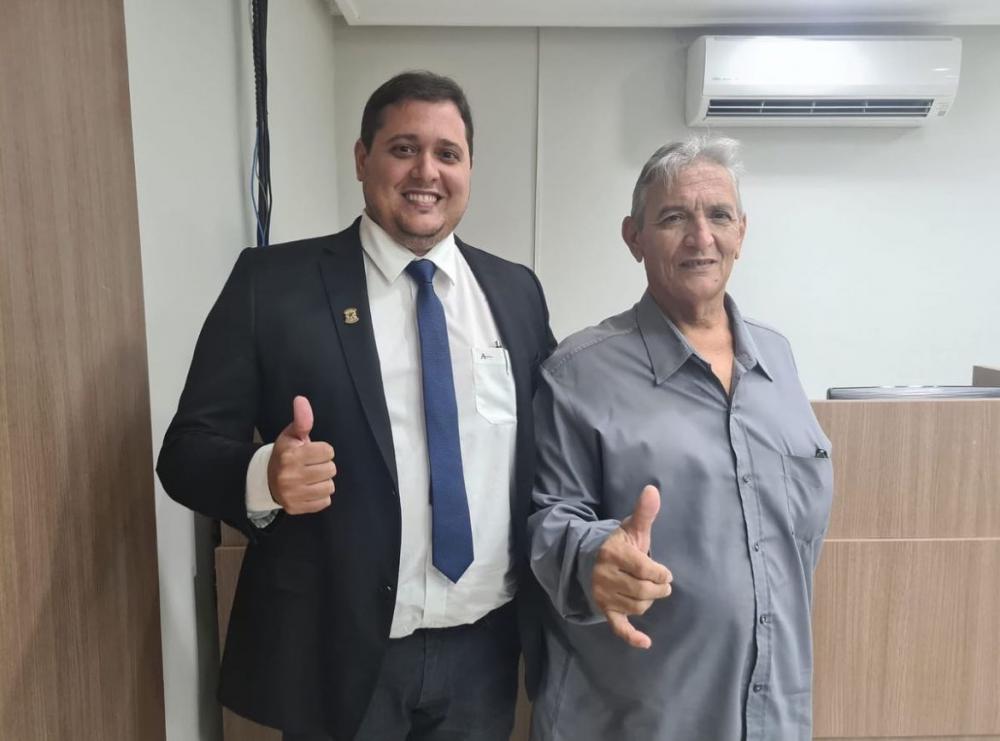 Novinho de Carlão lamentou, com profunda tristeza, o falecimento do ex-vereador e seu tio Afonso Marques. (Foto: Reprodução).