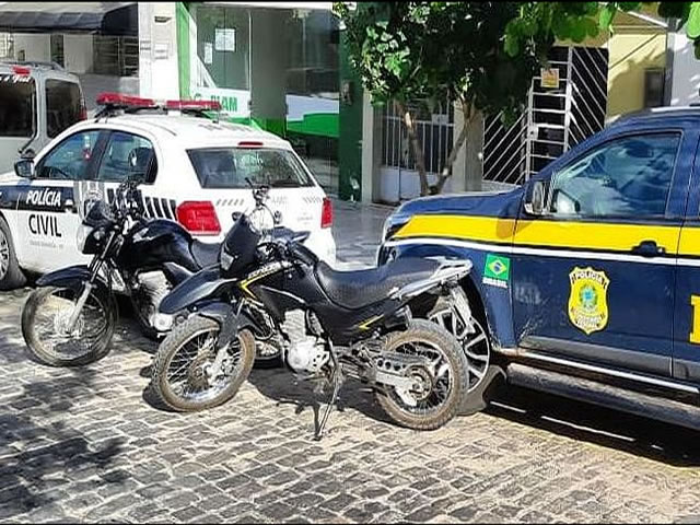 Os veículos eram roubados e circulavam no município de Serra Branca (Foto: Divulgação PRF)
