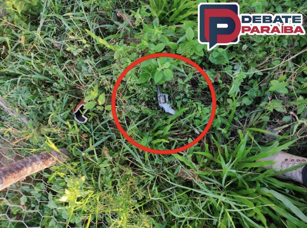 O acusado foi conduzido à delegacia de Polícia Civil com a arma apreendida (Foto: Reprodução)