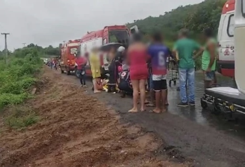 Após receberem os primeiros socorros, as outras seis vítimas foram encaminhadas ao Hospital Regional de Cajazeiras (Foto: Reprodução)