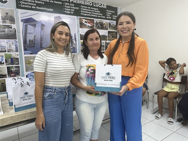 Amanda Silveira, que participou do evento, destacou essa iniciativa como de extrema importância para garantir o acesso à correção visual, contribuindo para o bem-estar das pessoas beneficiadas. (Foto: Reprodução).