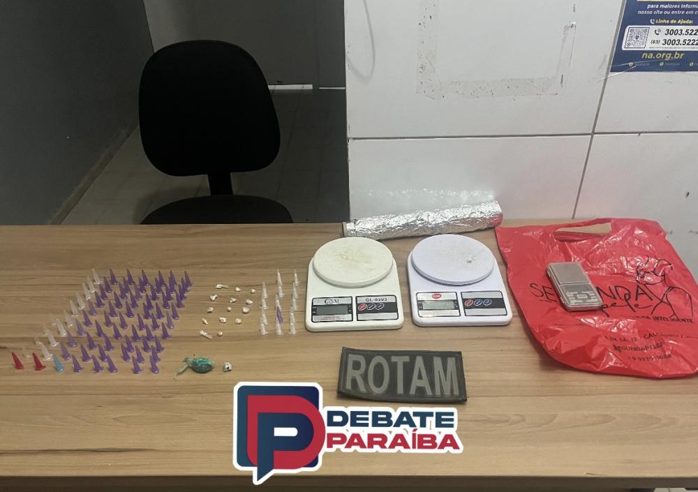 Todo o material apreendido foi levado à delegacia de Polícia Civil (Foto: Debate Paraíba)
