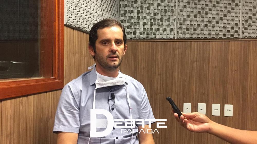 João Bosco Filho, assina ficha de filiação no MDB. (Foto: Reprodução).
