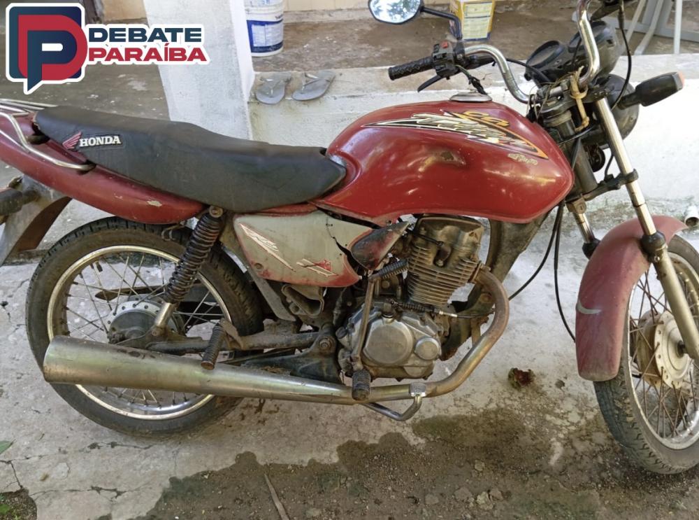 O acusado e a moto recuperada, foram encaminhados à delegacia de Polícia Civil (Foto: Reprodução)