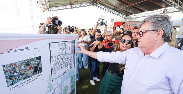 Na oportunidade, o gestor também entregou seis novos leitos de Unidade de Terapia Intensiva (UTI) no Hospital Regional. (Foto: Divulgação).