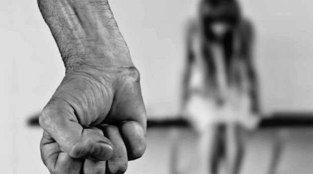 A vítima que é órfã de pai e de mãe, compareceu à delegacia juntamente com o Conselho Tutelar do município e relatou os abusos que havia sofrido. (Foto: Reprodução).