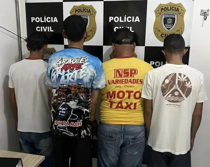 s indivíduos e todo o material apreendido foram encaminhados à delegacia de Polícia Civil (Foto: Reprodução)