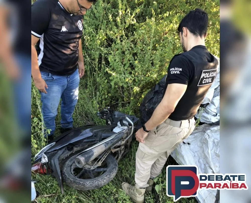Após diligências realizadas, a referida moto foi encontrada abandonada em um matagal, na cidade de Pombal (Foto: Reprodução)